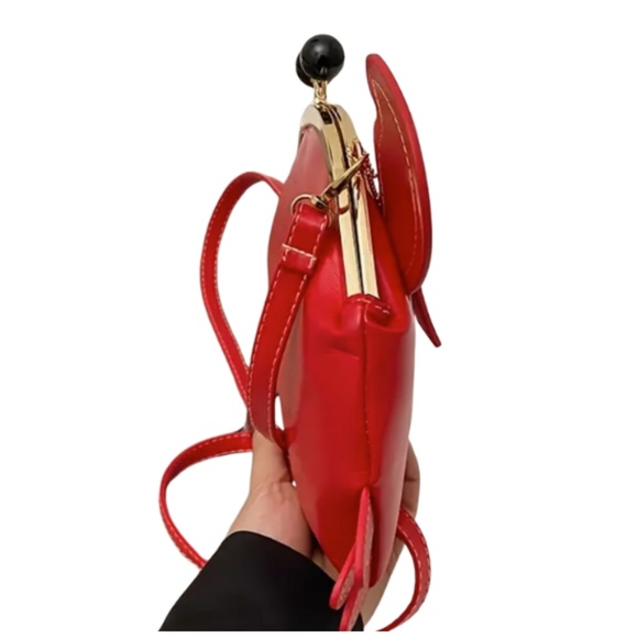 CRAB SHAPE BAG - RED FUN NOVELTY PURSE - ADJUSTABLE STRAP IN CRAB FOR CROSSBODY - Picture 3 of 9